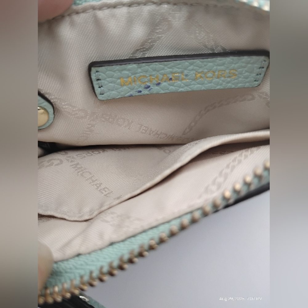 MK Mint Green Leather Wristlet/Cardholder - Picture 5 of 7